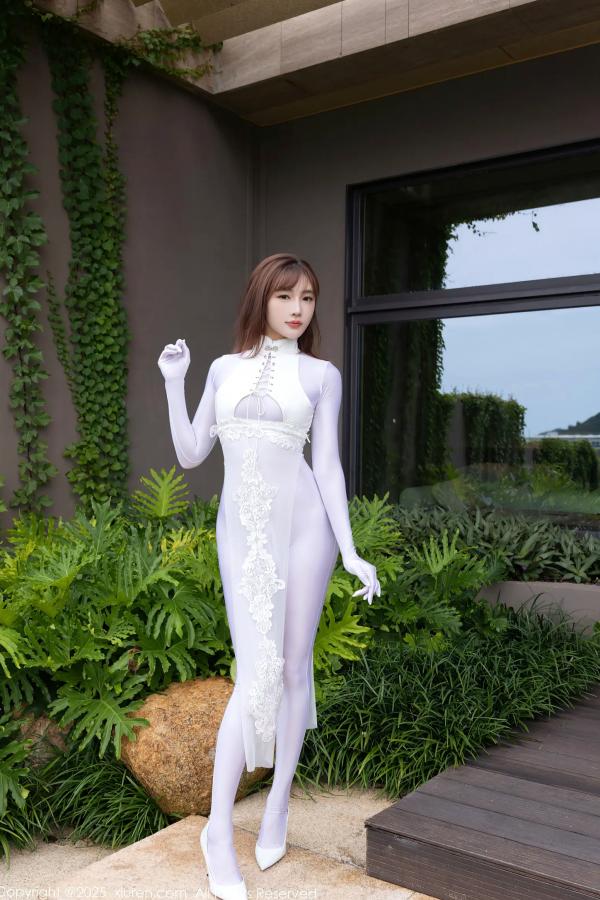 陆萱萱 萱萱Cecilia  [XiuRen] 秀人 2025.08.28 No.10704 陆萱萱 白色紧身衣极品私房大片，极致美感与诱惑身姿第3张图片