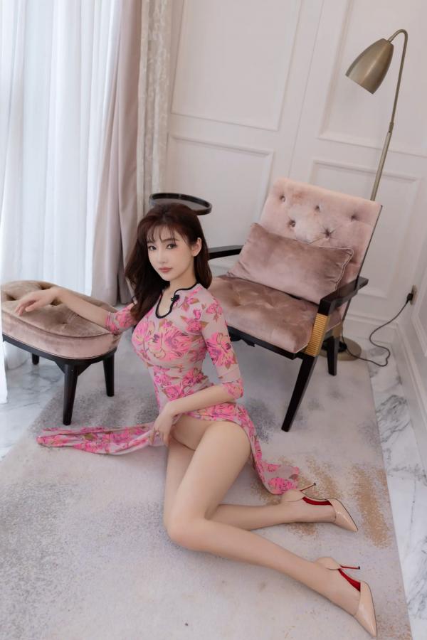 陆萱萱 萱萱Cecilia  陆萱萱旗袍私房摄影：半透明花卉改良旗袍风格，室内极致诱惑写真大片第65张图片