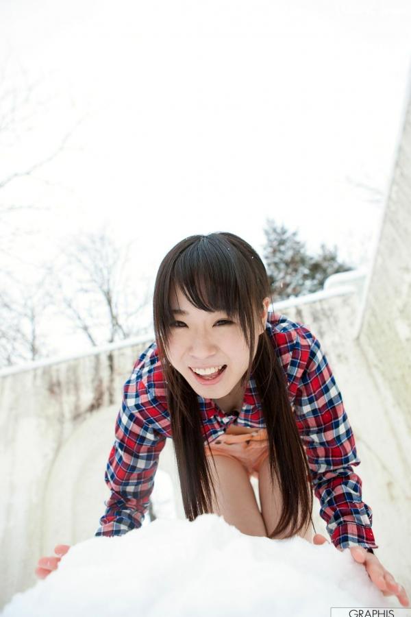 北川ゆず 北川柚子  Graphis_Yuzu Kitagawa 北川ゆず/北川柚子写真集：清纯日系少女室内私房与户外雪景诱惑第5张图片