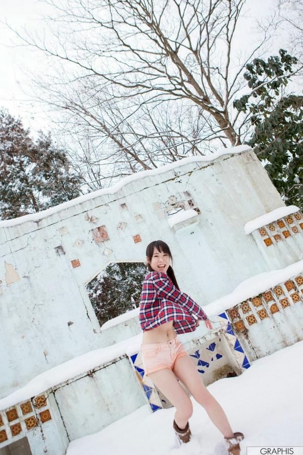 北川ゆず 北川柚子  Graphis_Yuzu Kitagawa 北川ゆず/北川柚子写真集：清纯日系少女室内私房与户外雪景诱惑第9张图片