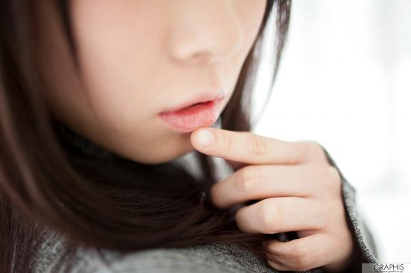 北川ゆず 北川柚子  Graphis_Yuzu Kitagawa 北川ゆず/北川柚子写真集：清纯日系少女室内私房与户外雪景诱惑第22张图片