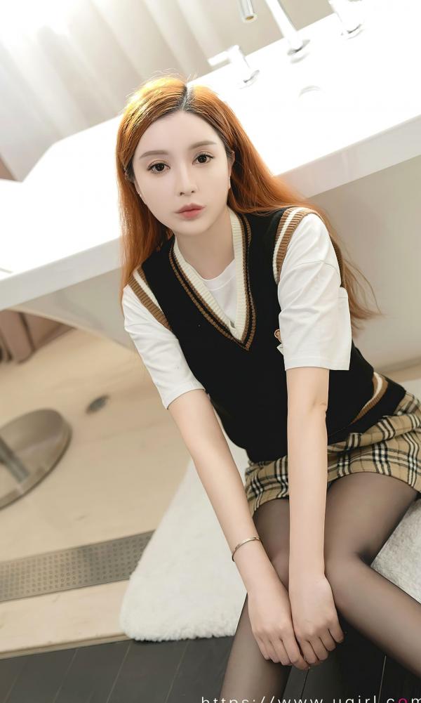 媛媛   UGirls尤果圈媛媛《还是喜欢你》：浴室学院风甜美写真，格纹短裙配黑丝展现清纯邻家气质第21张图片