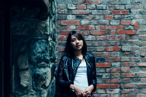 黃竹萱 Sabrina宣萱儿  台湾正妹黄竹萱《街拍》清新短发气质写真集，治愈系甜美笑容户外生活照第1张图片