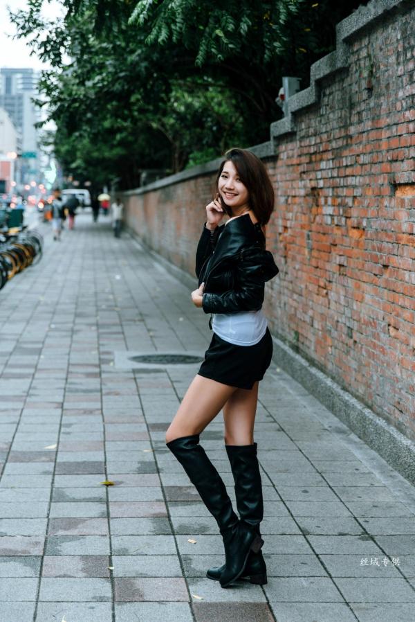 黃竹萱 Sabrina宣萱儿  台湾正妹黄竹萱《街拍》清新短发气质写真集，治愈系甜美笑容户外生活照第2张图片
