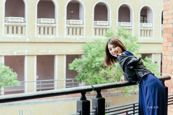 黃竹萱 Sabrina宣萱儿  台湾正妹黄竹萱《街拍》清新短发气质写真集，治愈系甜美笑容户外生活照第3张图片