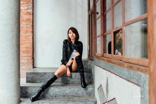 黃竹萱 Sabrina宣萱儿  台湾正妹黄竹萱《街拍》清新短发气质写真集，治愈系甜美笑容户外生活照第11张图片