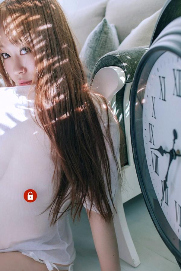   JVID模特Julie藏獒HCUP巨乳解禁 阳光家居卧室薄纱性感内衣私房写真第4张图片