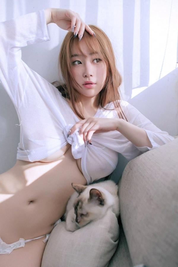   JVID模特Julie藏獒HCUP巨乳解禁 阳光家居卧室薄纱性感内衣私房写真第24张图片