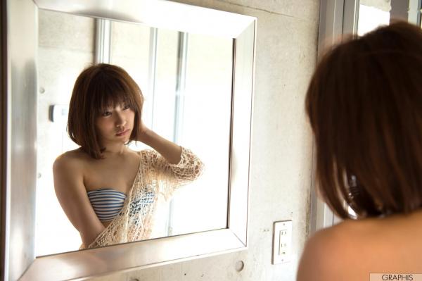 市川まさみ 市川雅美  Graphis_市川まさみ写真集：清纯海边与室内私房魅力，演绎极致骨感艺术性感画报第54张图片