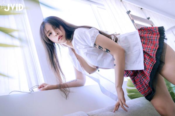    JVID-Bunny-看似清纯学生妹，校园制服私房写真，魅惑纹身少女的纯欲大尺度演绎第5张图片