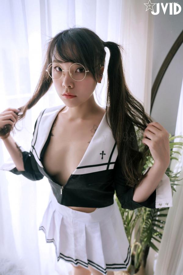    JVID-Bunny-看似清纯学生妹，校园制服私房写真，魅惑纹身少女的纯欲大尺度演绎第61张图片