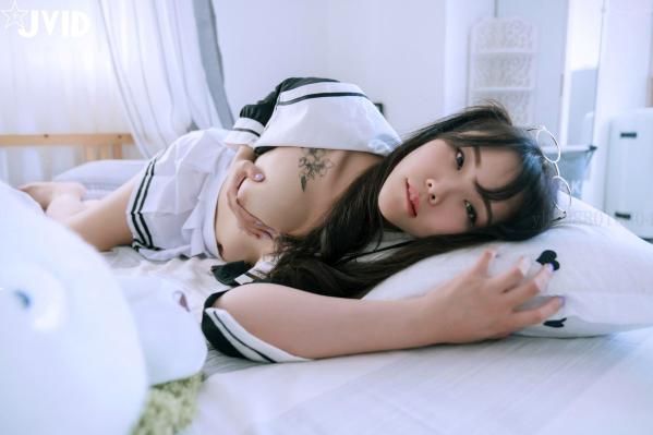    JVID-Bunny-看似清纯学生妹，校园制服私房写真，魅惑纹身少女的纯欲大尺度演绎第72张图片