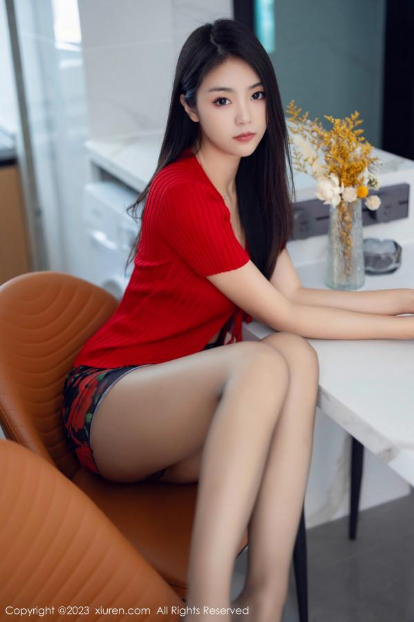 可乐Vicky  [XiuRen]高清写真图 2023.08.18 No.7249 可乐Vicky 短裙美腿第62张图片