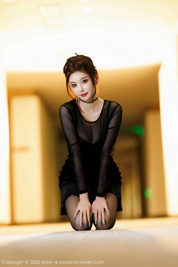 杨晨晨 sugar小甜心CC  [XiuRen]高清写真图 2025.01.17 No.9776 杨晨晨Yome 黑丝美腿第7张图片