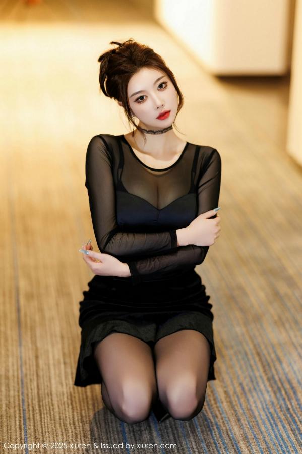 杨晨晨 sugar小甜心CC  [XiuRen]高清写真图 2025.01.17 No.9776 杨晨晨Yome 黑丝美腿第8张图片