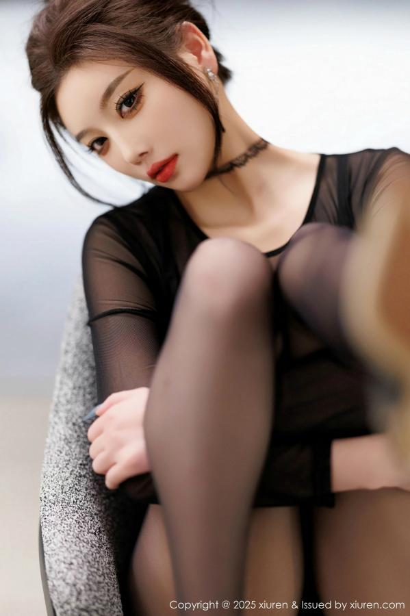 杨晨晨 sugar小甜心CC  [XiuRen]高清写真图 2025.01.17 No.9776 杨晨晨Yome 黑丝美腿第36张图片
