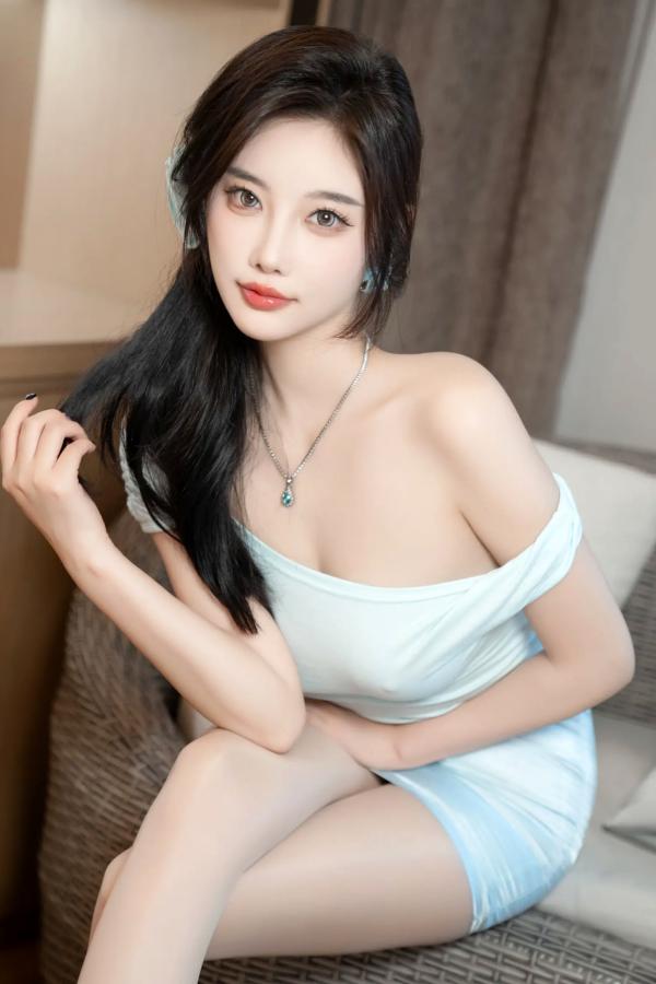 杨晨晨 sugar小甜心CC  杨晨晨 - 白丝情趣与清纯吊带裙，时尚私房写真，极致丝袜美腿诱惑，气质女神室内实拍精选第41张图片