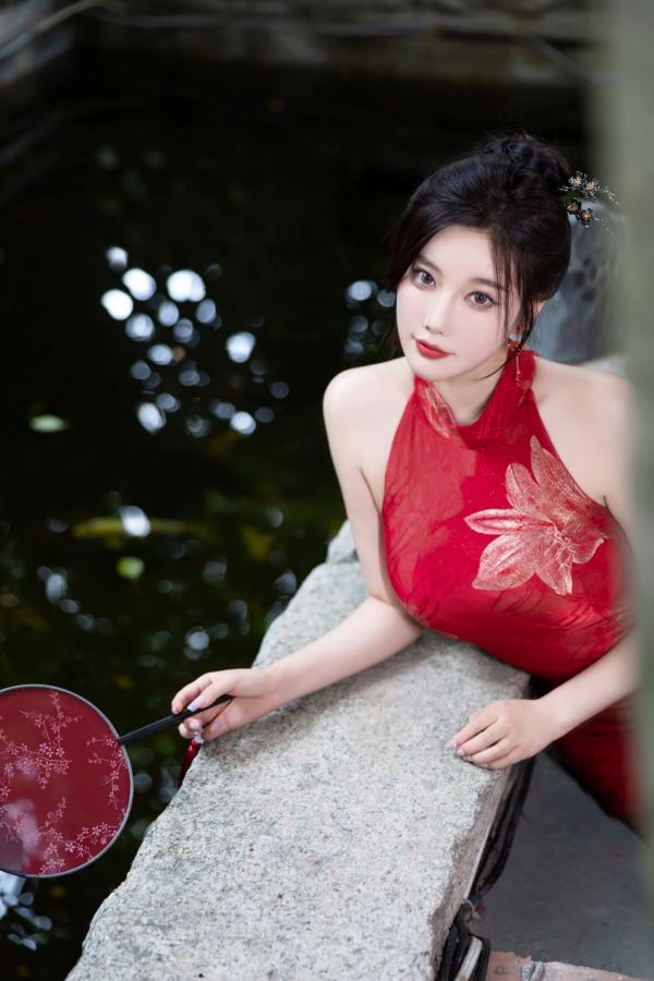 杨晨晨 sugar小甜心CC  杨晨晨红色旗袍古典韵味与闪钻比基尼极致诱惑私房套图，颜值身材双重暴击 [109P]第29张图片