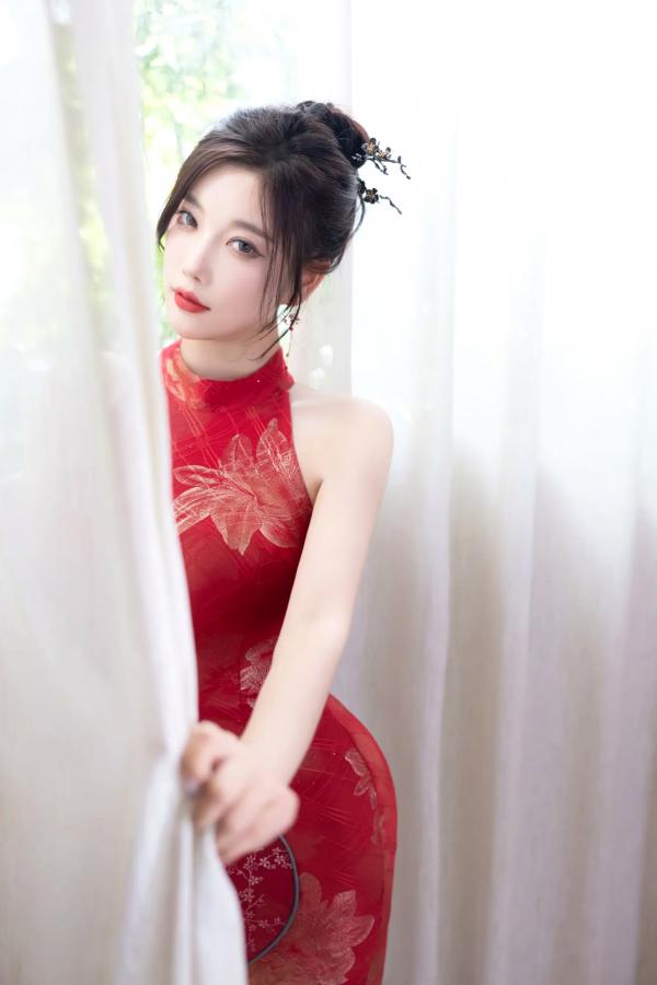 杨晨晨 sugar小甜心CC  杨晨晨红色旗袍古典韵味与闪钻比基尼极致诱惑私房套图，颜值身材双重暴击 [109P]第39张图片
