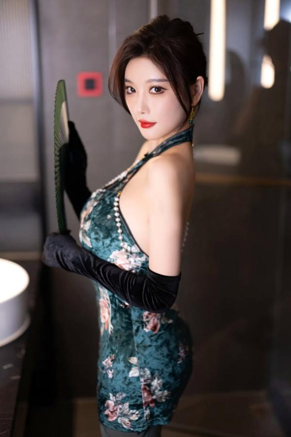 杨晨晨 sugar小甜心CC  杨晨晨 - 绿色复古旗袍与蕾丝内衣私房照，优雅与性感的碰撞 [103P]第4张图片