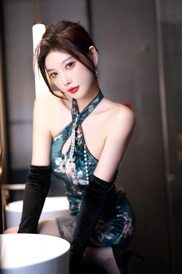 杨晨晨 sugar小甜心CC  杨晨晨 - 绿色复古旗袍与蕾丝内衣私房照，优雅与性感的碰撞 [103P]第9张图片