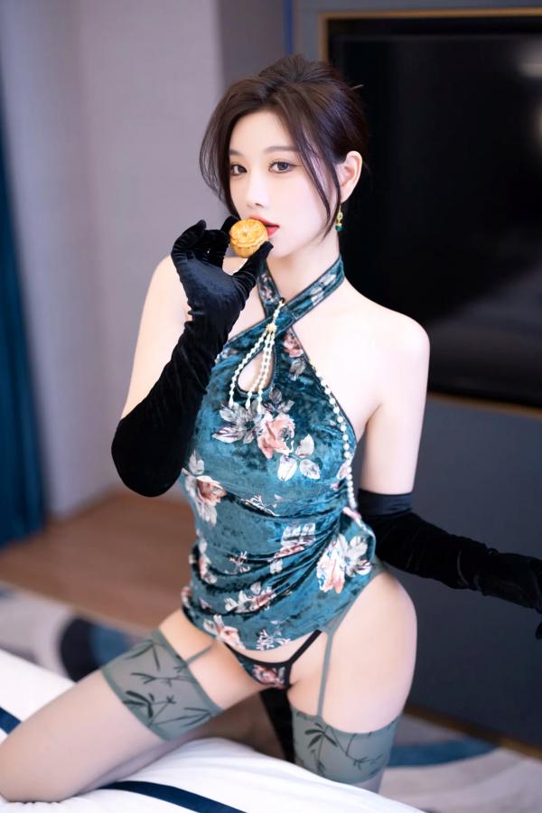 杨晨晨 sugar小甜心CC  杨晨晨 - 绿色复古旗袍与蕾丝内衣私房照，优雅与性感的碰撞 [103P]第27张图片