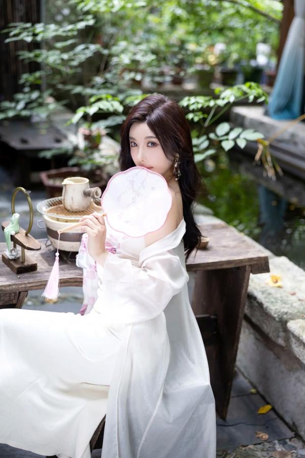 杨晨晨 sugar小甜心CC  杨晨晨《国风妖精》绝美私房写真，古典扇面与性感曲线的完美碰撞，尽显东方神韵第4张图片