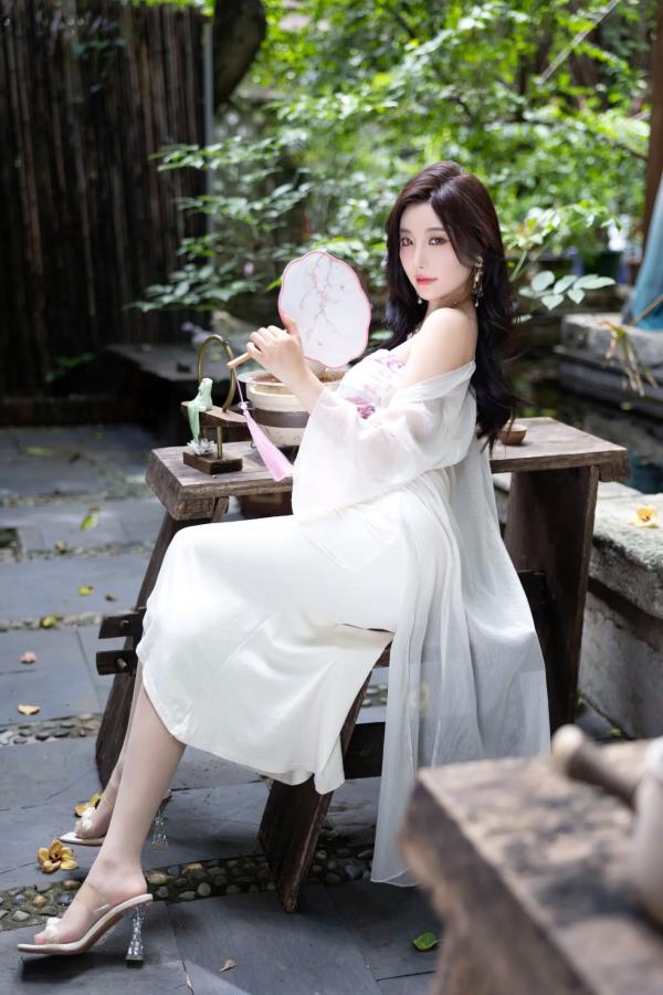 杨晨晨 sugar小甜心CC  杨晨晨《国风妖精》绝美私房写真，古典扇面与性感曲线的完美碰撞，尽显东方神韵第5张图片