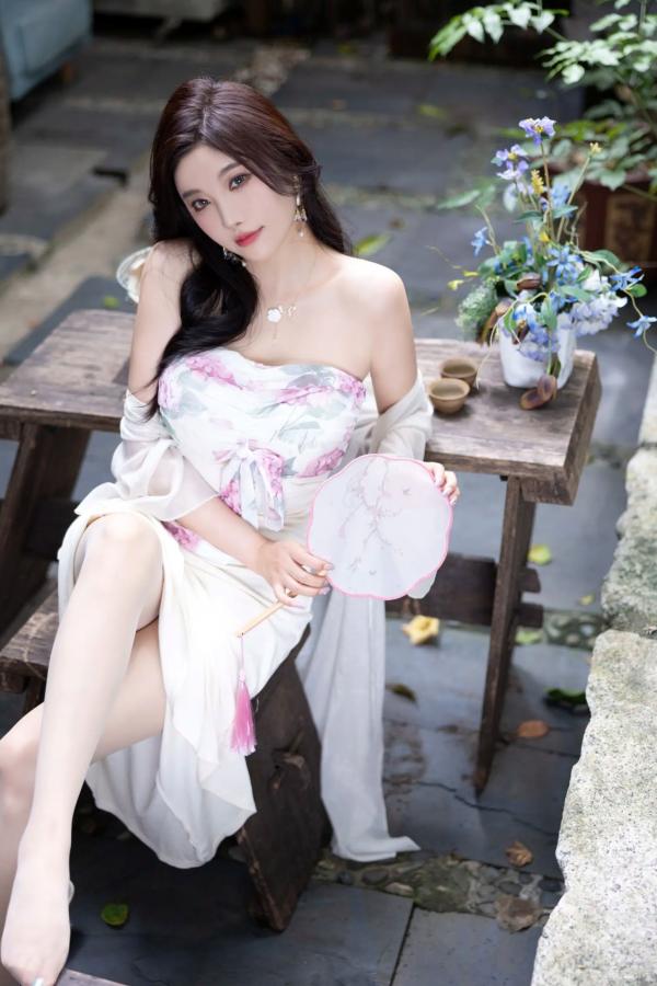杨晨晨 sugar小甜心CC  杨晨晨《国风妖精》绝美私房写真，古典扇面与性感曲线的完美碰撞，尽显东方神韵第10张图片