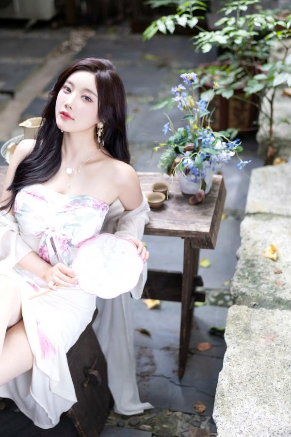 杨晨晨 sugar小甜心CC  杨晨晨《国风妖精》绝美私房写真，古典扇面与性感曲线的完美碰撞，尽显东方神韵第11张图片