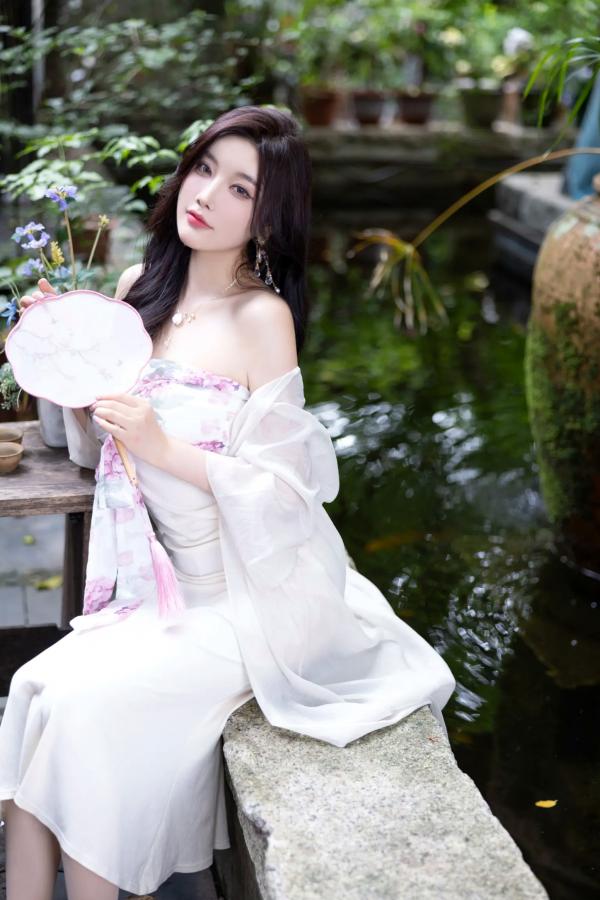 杨晨晨 sugar小甜心CC  杨晨晨《国风妖精》绝美私房写真，古典扇面与性感曲线的完美碰撞，尽显东方神韵第12张图片