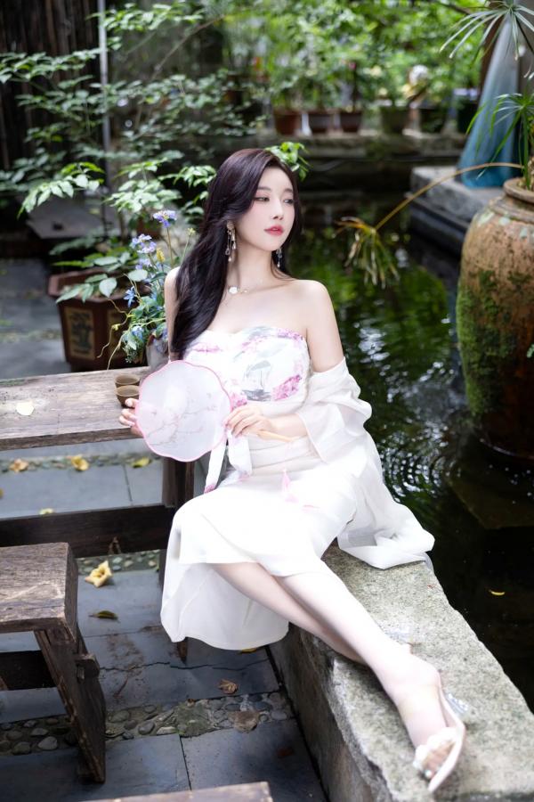 杨晨晨 sugar小甜心CC  杨晨晨《国风妖精》绝美私房写真，古典扇面与性感曲线的完美碰撞，尽显东方神韵第14张图片