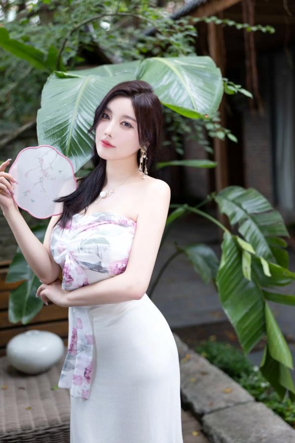 杨晨晨 sugar小甜心CC  杨晨晨《国风妖精》绝美私房写真，古典扇面与性感曲线的完美碰撞，尽显东方神韵第19张图片