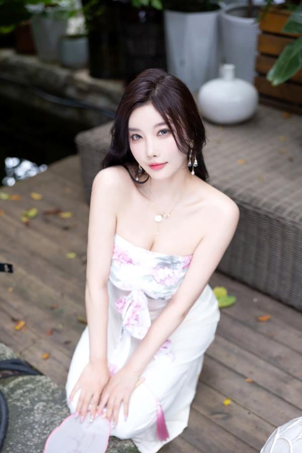 杨晨晨 sugar小甜心CC  杨晨晨《国风妖精》绝美私房写真，古典扇面与性感曲线的完美碰撞，尽显东方神韵第22张图片