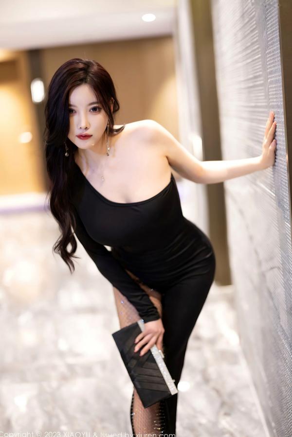 杨晨晨 sugar小甜心CC  XiaoYu语画界-1021-杨晨晨：黑色珠链欲感内衣写真，奢华卫浴间的冷艳尤物，大尺度私房视觉盛宴 (2023.05.06)第15张图片