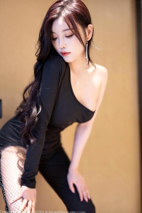 杨晨晨 sugar小甜心CC  XiaoYu语画界-1021-杨晨晨：黑色珠链欲感内衣写真，奢华卫浴间的冷艳尤物，大尺度私房视觉盛宴 (2023.05.06)第33张图片