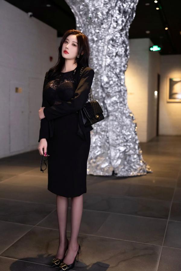 杨晨晨 杨晨晨Yome  杨晨晨 - 都市OL职场诱惑，黑丝连体内衣私房写真，气质御姐在皮椅上的极致魅惑 [109P]第18张图片