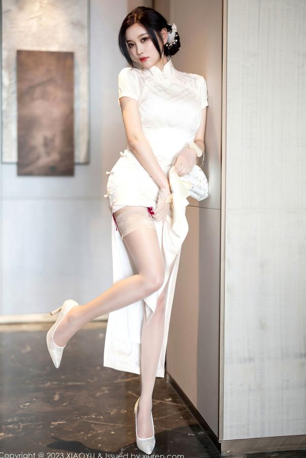 杨晨晨 杨晨晨Yome  XiaoYu语画界978期：杨晨晨白色内衣吊带丝袜私房写真，修长美腿与冷艳气质演绎极致诱惑，无圣光高清大尺度视觉大片第25张图片
