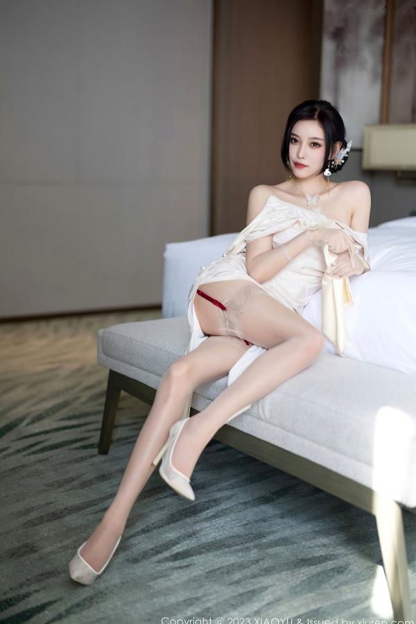 杨晨晨 杨晨晨Yome  XiaoYu语画界978期：杨晨晨白色内衣吊带丝袜私房写真，修长美腿与冷艳气质演绎极致诱惑，无圣光高清大尺度视觉大片第52张图片