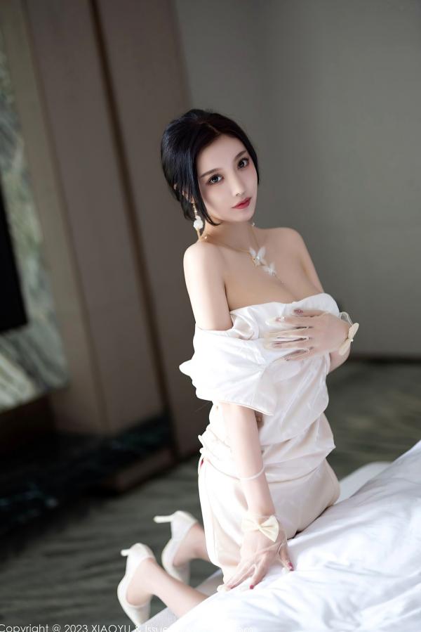 杨晨晨 杨晨晨Yome  XiaoYu语画界978期：杨晨晨白色内衣吊带丝袜私房写真，修长美腿与冷艳气质演绎极致诱惑，无圣光高清大尺度视觉大片第72张图片