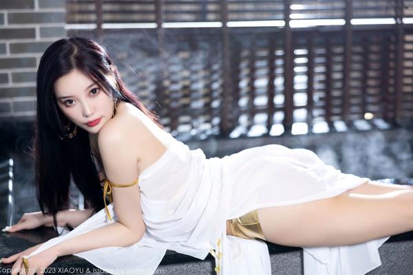 杨晨晨 杨晨晨Yome  XiaoYu语画界973期：杨晨晨Yome温泉汤池湿身写真，极品透视白纱配金色饰品，展现诱人曲线与冷艳气息，无圣光大尺度唯美呈现第41张图片