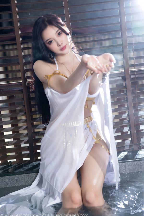杨晨晨 杨晨晨Yome  XiaoYu语画界973期：杨晨晨Yome温泉汤池湿身写真，极品透视白纱配金色饰品，展现诱人曲线与冷艳气息，无圣光大尺度唯美呈现第50张图片