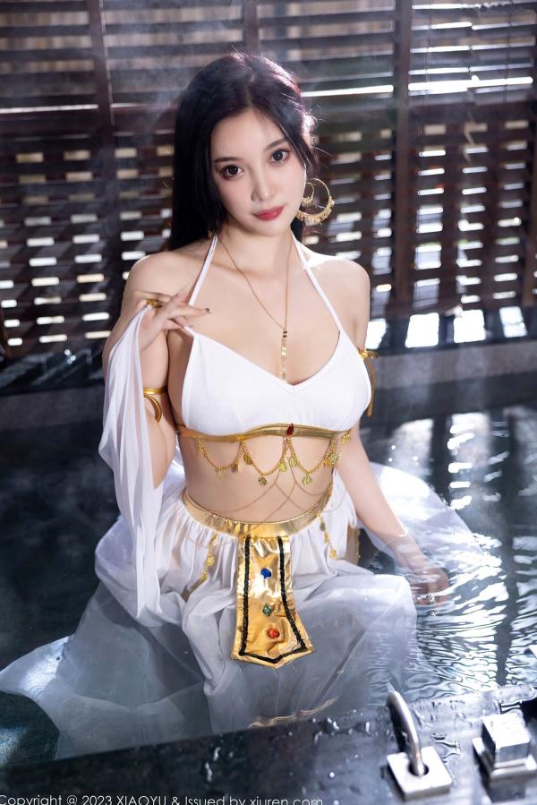 杨晨晨 杨晨晨Yome  XiaoYu语画界973期：杨晨晨Yome温泉汤池湿身写真，极品透视白纱配金色饰品，展现诱人曲线与冷艳气息，无圣光大尺度唯美呈现第55张图片