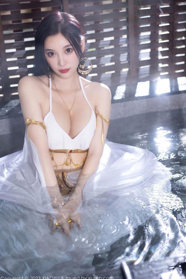 杨晨晨 杨晨晨Yome  XiaoYu语画界973期：杨晨晨Yome温泉汤池湿身写真，极品透视白纱配金色饰品，展现诱人曲线与冷艳气息，无圣光大尺度唯美呈现第58张图片