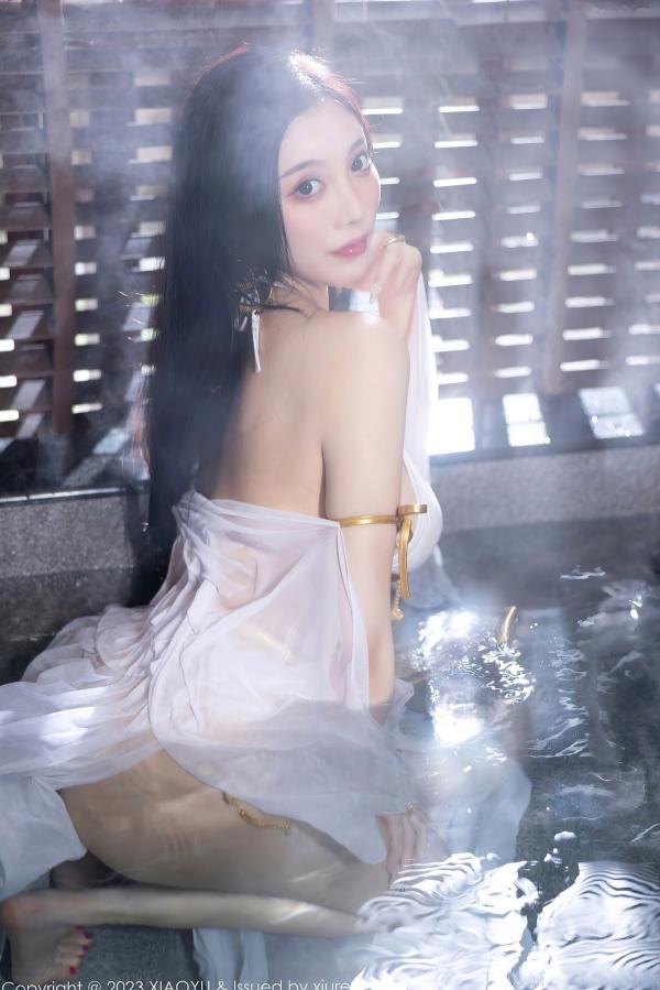 杨晨晨 杨晨晨Yome  XiaoYu语画界973期：杨晨晨Yome温泉汤池湿身写真，极品透视白纱配金色饰品，展现诱人曲线与冷艳气息，无圣光大尺度唯美呈现第59张图片