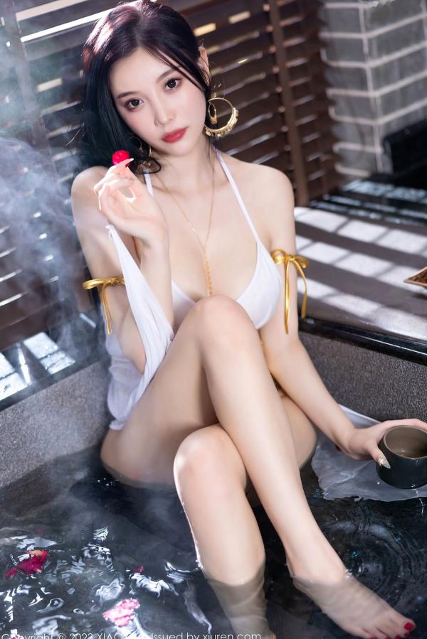 杨晨晨 杨晨晨Yome  XiaoYu语画界973期：杨晨晨Yome温泉汤池湿身写真，极品透视白纱配金色饰品，展现诱人曲线与冷艳气息，无圣光大尺度唯美呈现第72张图片