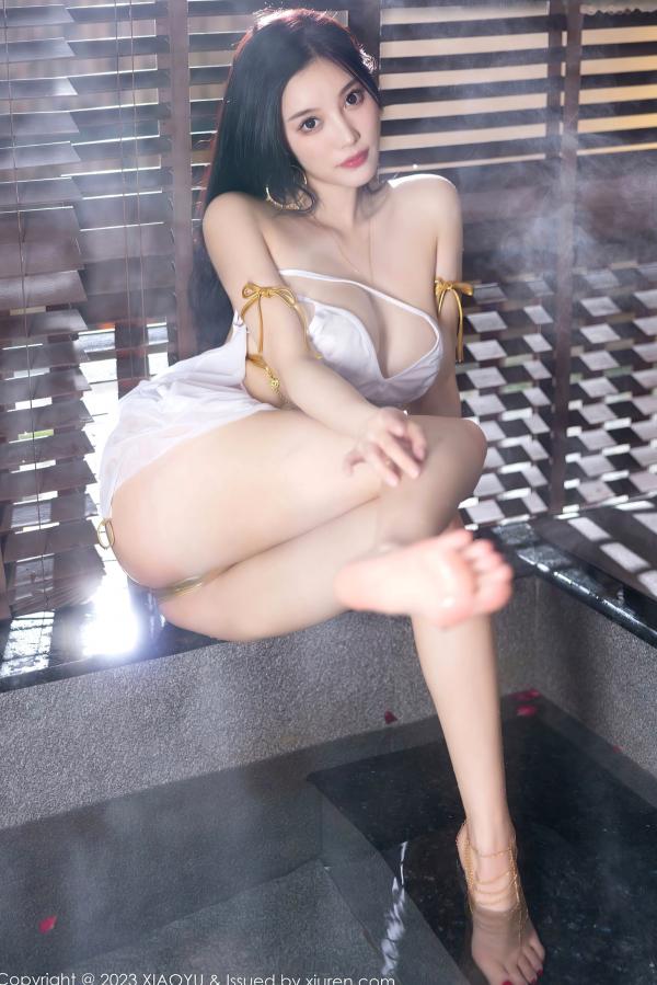 杨晨晨 杨晨晨Yome  XiaoYu语画界973期：杨晨晨Yome温泉汤池湿身写真，极品透视白纱配金色饰品，展现诱人曲线与冷艳气息，无圣光大尺度唯美呈现第84张图片