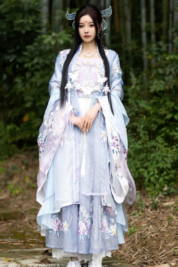 杨晨晨 杨晨晨Yome  XiaoYu语画界970杨晨晨Yome，花海古装与室内蕾丝内衣丝袜诱惑，绝美气质大尺度私房写真第1张图片