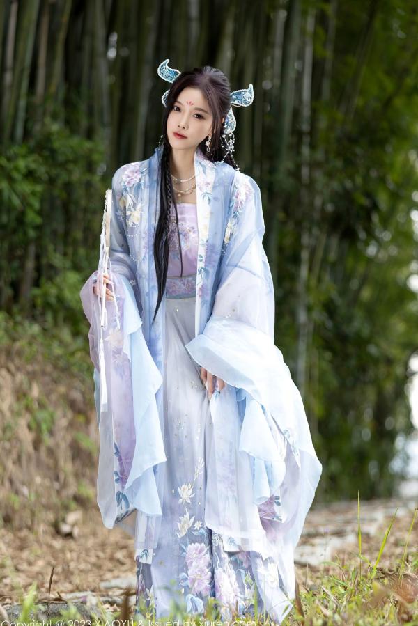 杨晨晨 杨晨晨Yome  XiaoYu语画界970杨晨晨Yome，花海古装与室内蕾丝内衣丝袜诱惑，绝美气质大尺度私房写真第14张图片