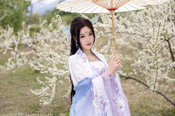 杨晨晨 杨晨晨Yome  XiaoYu语画界970杨晨晨Yome，花海古装与室内蕾丝内衣丝袜诱惑，绝美气质大尺度私房写真第32张图片